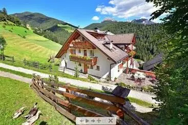 ツーリストアパートメント Bolser App Piz Da Peres