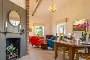 Appartements touristiques Luxurious Rural Retreat Holt Coach House
