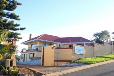 پانسیون Pumelela Guest House