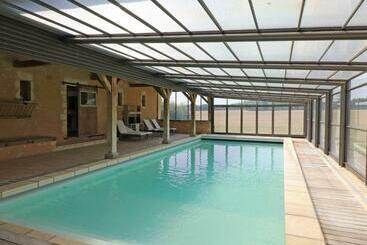 شقق خاصة سياحية Maison De Charme Avec Piscine Intérieure, Grand Jardin, Et Paysages Magnifiques En Pleine Campagne