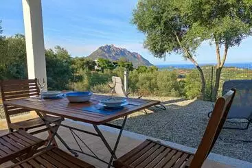 ツーリストアパートメント Appartamento La Ginestra   Affitti Brevi Italia