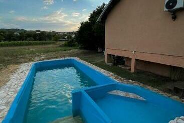 آپارتمان‌های توریست‌ها Casa Madre Kravice Waterfalls