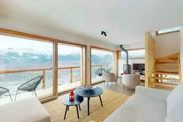 ツーリストアパートメント Teddy S View & Quiet Chalet 6 Pers