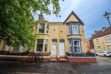 Жильё для туристов Five Seasons Liverpool City Modern Studios Near Anfield