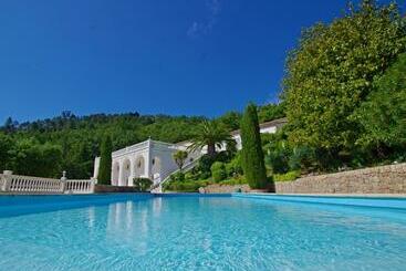 پانسیون Chambre Luxueuse Au Calme Avec Vue Panoramique Sur La Baie De Cannes Et L Estérel Immense Piscine