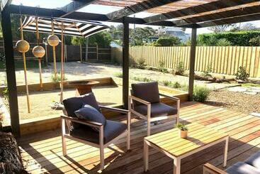 דירות לתיירים Cosy Back Beach Hideaway With Fire Pit