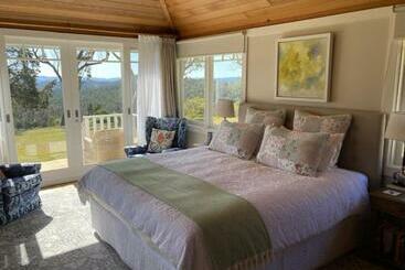 Bed and Breakfast Mount Booralee