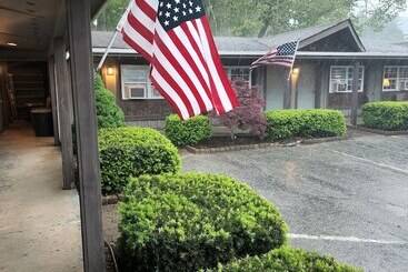 فندق The Inn At Shady Lawn