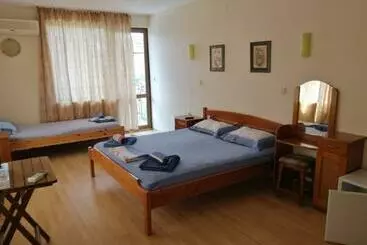 ホテル Guest House Zora   Sarafovo