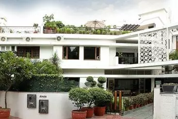 Residenz Ahuja Residency Golf Links