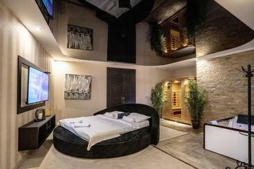 تختخواب و صبحانه Madison   Square Sava