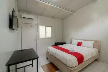 Hotel Reddoorz @ Taman Green Legon