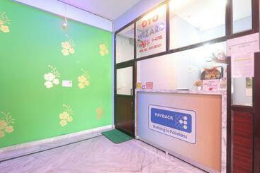 호텔 Spot On 92363 Ajs