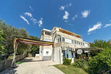 Majatalo Guest House Lalic