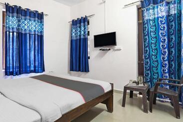 Hotel Capital O Upwan Inn