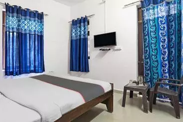 Hotel Capital O Upwan Inn