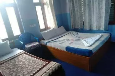 پانسیون Century Guest House