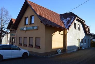 בית מלון כפרי Gasthaus Und Pension Mombergstube