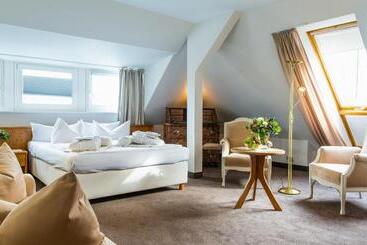 هتل Holsteiner Hof   Timmendorfer Strand