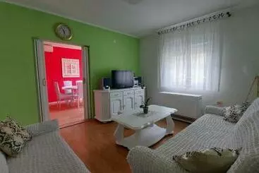 ツーリストアパートメント Apartman Orhideja