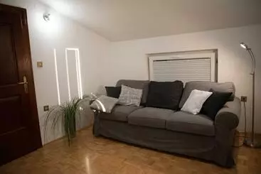 تختخواب و صبحانه Castle House Rooms, Swimming Pool & Sauna & Tennis Court & Wine Cellar