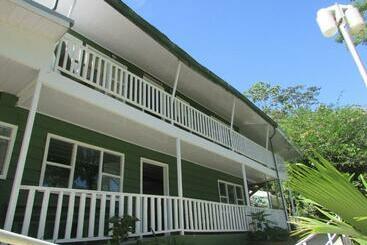 Общежитие La Marta Refugio De Vida Silvestre