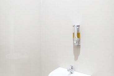 Hotel Oyo 91283 Sg Premium Guest House