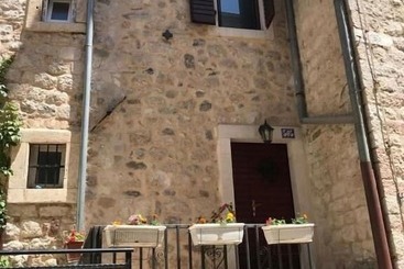 Puerta Hotel Kotor