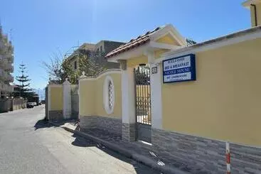 تختخواب و صبحانه Nicole House
