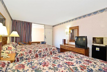 فندق على الطريق The Sanford Inn