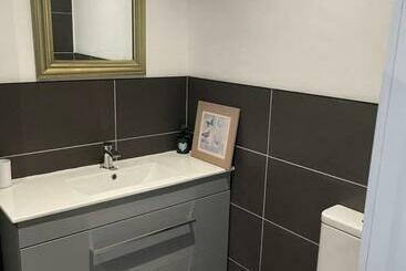 ベッドアンドブレックファースト Craig Avad