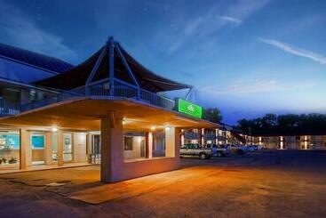 호텔 Marifah Inn Salina