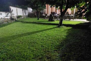 پانسیون Shale Apartments And Rooms