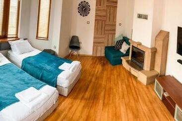 ツーリストアパートメント Two Bedroom Apartment  Welcome To Burgas  Top Location, Central Station, Main Walking Street, Sea Ga