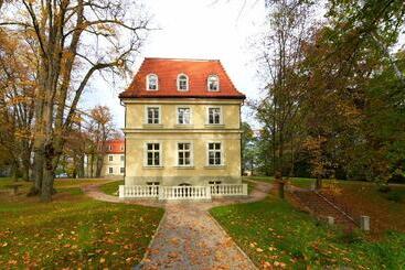 酒店 Dwor Sierakow