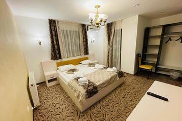 هتل Pensiunea Ianis Piatra Neamt