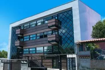 هتل آپارتمان The Stay Inn