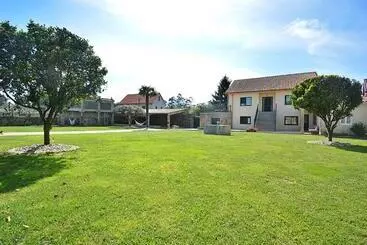 Pisos turísticos Galihost   Casa Con Enorme Jardín En Cambados