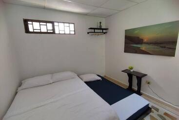 דירות לתיירים Alojamiento Entero, Casa Amplia, Patio, Aire