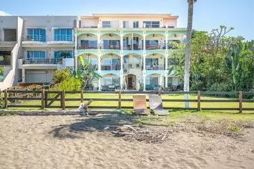 Hotelli Salty Adventures At Twin Dolphins