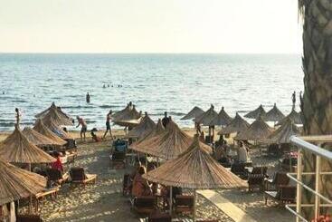 בית מלון כפרי Seashell Beach Rooms