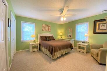 관광객 아파트 Island Gossip