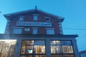 ユースホステル Hostal Linares