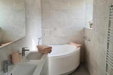 Bed and Breakfast La Maison Thimadaise