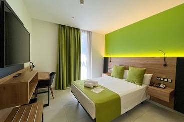 ホテル Mg Poniente