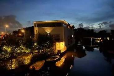 アパートホテル Above And Beyond   Luxe Suite Met Sauna En Stoomdouche