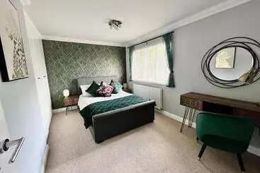 Turistihuoneistot Modern Home, Close To The City Centre With Parking