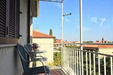 پانسیون Rooms And Apartment Lia