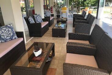 Апартаменты Elpida Beach Studios