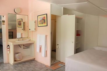 בית מלון כפרי Paradise Inn